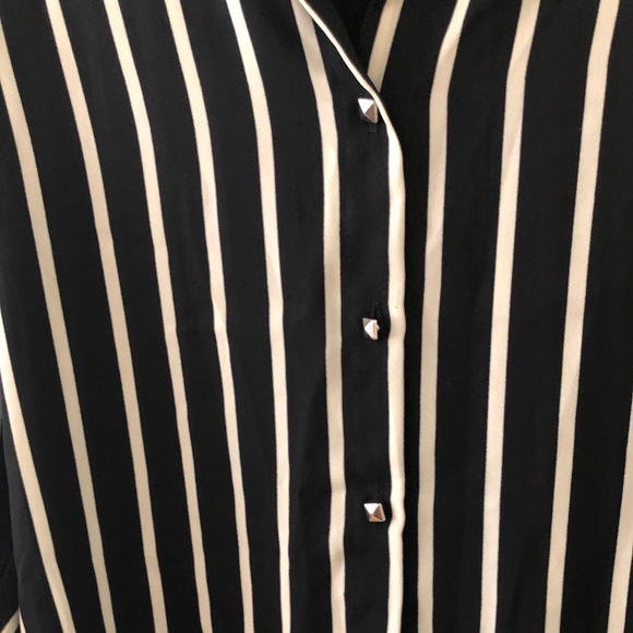 Forever 21 Black & White HiLo Stripped Blouse S - Picture 2 of 4